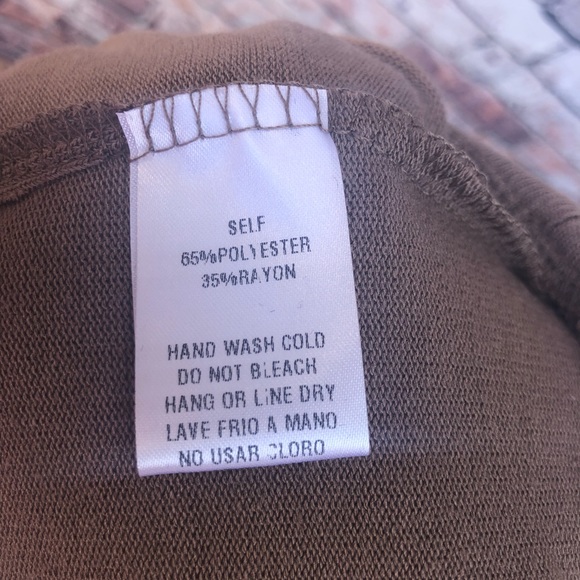 Long sleeve ruched tee - Picture 8 of 9